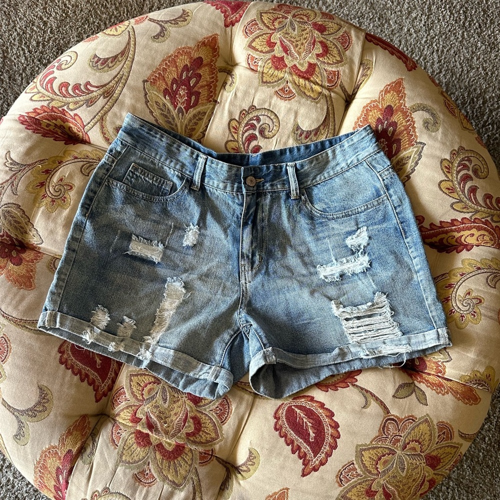 Women’s Size Large Ripped Distressed Denim Jean Shorts